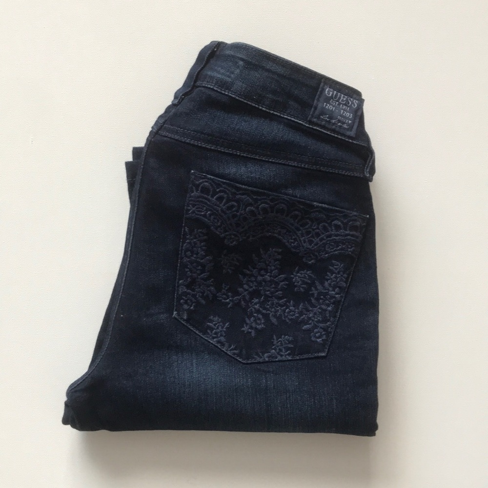 Like New! GUESS Brittney Skinny Fit Jeans - Picture 2 of 8